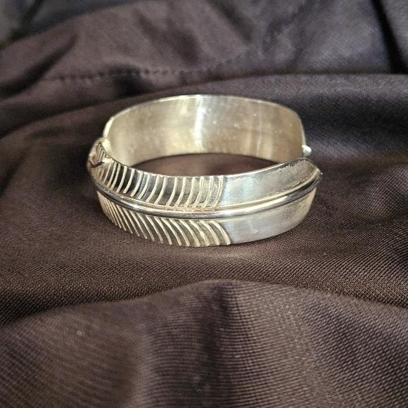 Douglas Etsitty Sterling Feather Cuff Bracelet Navajo Native American Signed - Picture 2 of 16